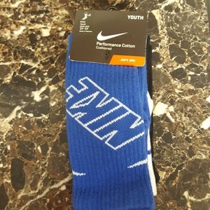 *3/$30* NWT NIKE YOUTH SOCKS 3 PACK size 3Y-5Y